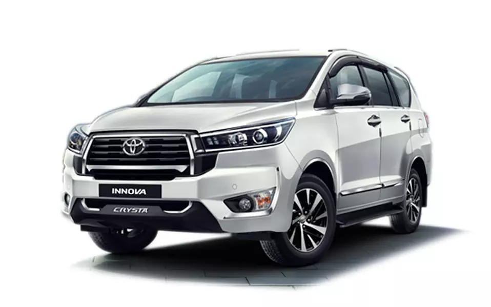 innova-crysta-exterior-left-front-three-quarter